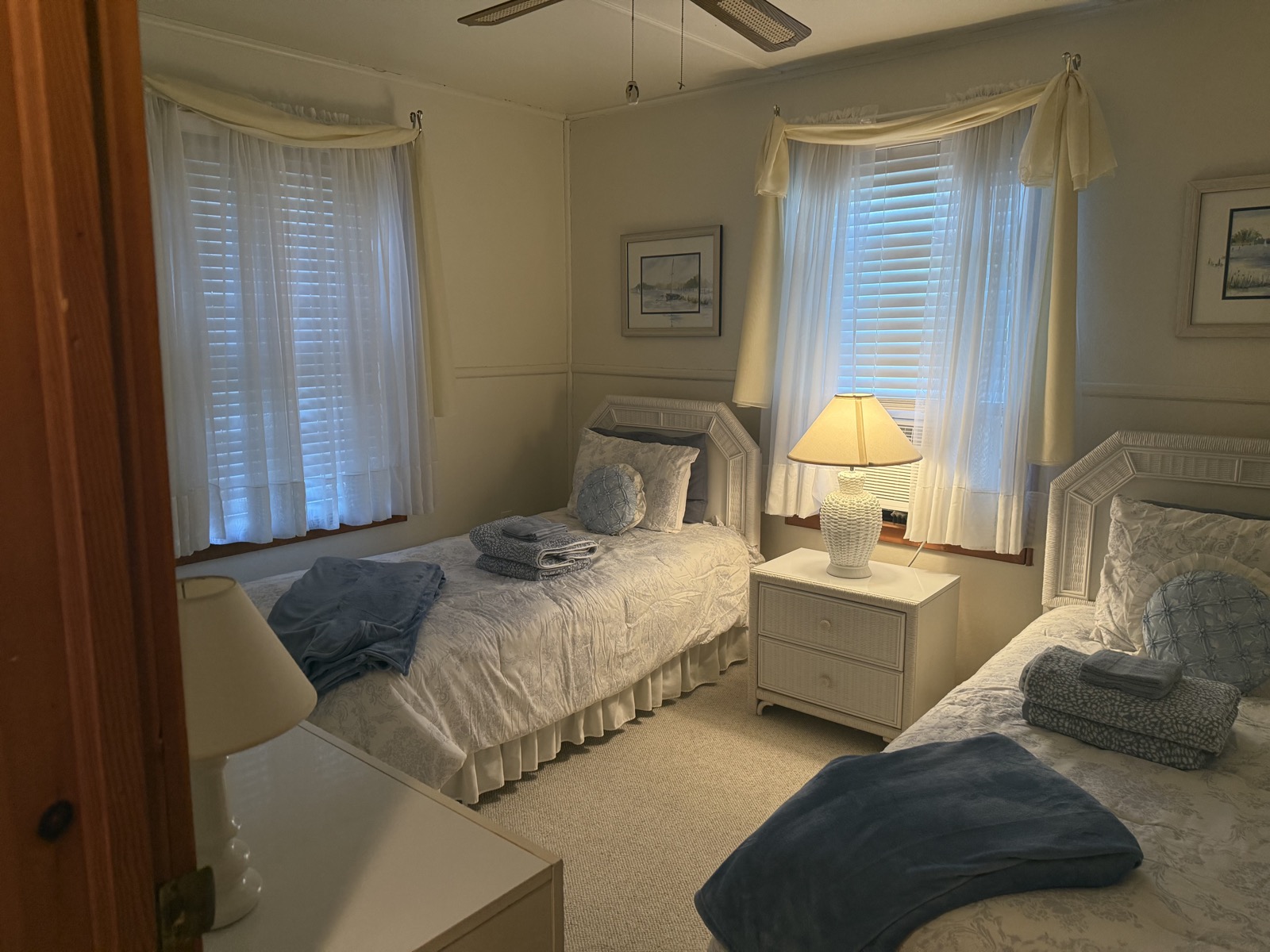 Twin bedroom