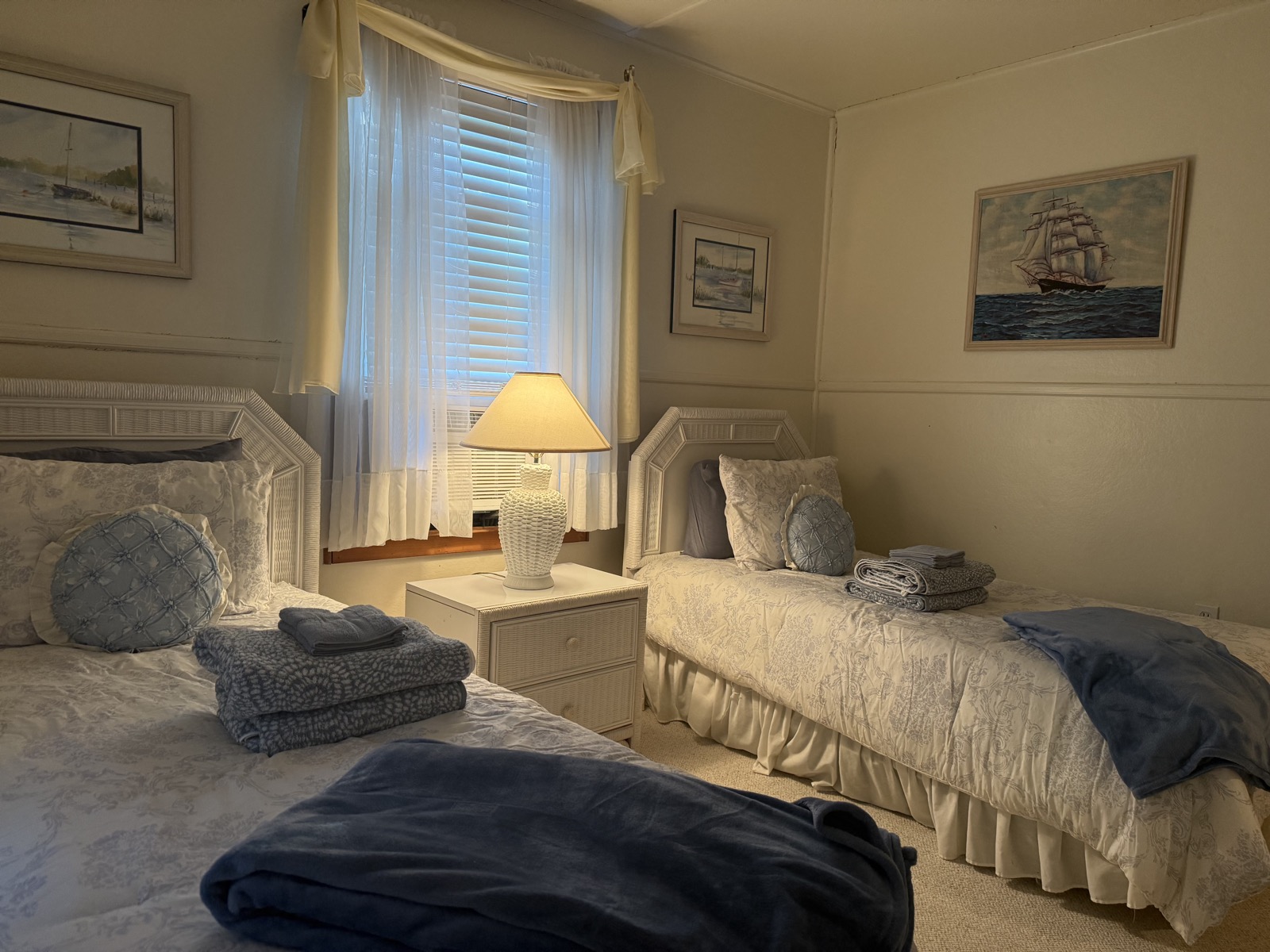 Twin bedroom